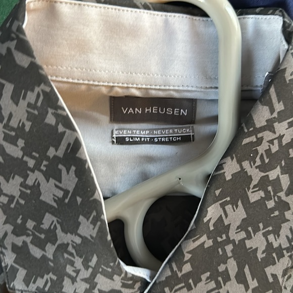 Van Heusen Button Down Shirt - Picture 2 of 4